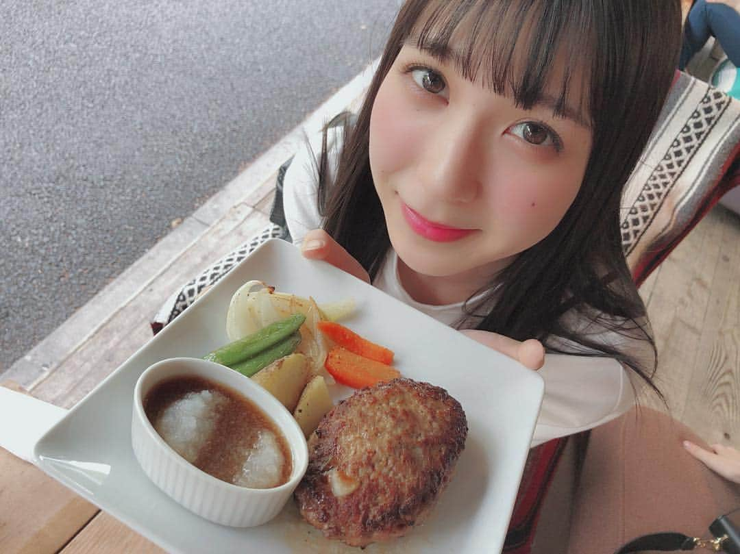 松岡菜摘さんのインスタグラム写真 - (松岡菜摘Instagram)「ハンバーグ食べた☺︎ #食べるの大好き #ランチ #幸せ  #テラス席 #すぐ横歩道だった。笑」6月8日 18時48分 - natsustagram_hkt