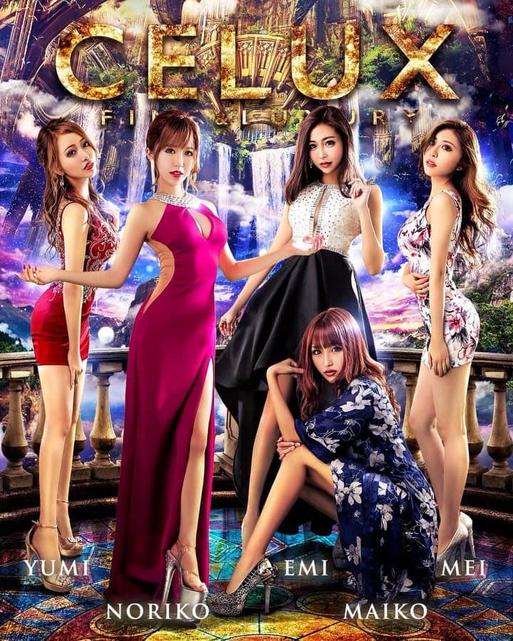 ATOM GRAPHICSのインスタグラム：「歌舞伎一の層の厚さとビジュアルを誇るセリュックスさんの5名看板☆ 皆最高すぎやしないか☆ やはり今回も最高の仕上がりに☆  #歌舞伎町 #キャバクラ #キャバ嬢 #セリュックス #酒井法子 #桃瀬眞以子 #桜ゆみ #藤咲めい #桜井えみ #ベスト5 #看板 #ポスター #恒例の5名看板 #今回も好き勝手に作らせていただいて #最高のキャスト陣をモデルに #また一つ作品を残せたことが #大変嬉しいやつ #現実世界で熾烈な戦いを勝ち抜いた5名なので #やはりここは #魔法の世界に #テーマは #魔法少女 #まどかマギカ #puellamagimadokamagica #まいちゃんが毎回ほむらほむら言うから #ついにテレビシリーズを観たよ #バッチリ看板を作り終わったあとに #全12話一気に #途中で寝たけれど *私は驚いたよ *作る前に観るべきだったよ *全然イメージ違ったよ *こんな世界観じゃなかったよ *まさかのイメージの不一致 *5人の良い魔女が *仲間を集め成長しながら *苦境を乗り越えながら *飛空挺で旅をしつつ *天空に浮かぶ悪い魔女の城を目指して *今から闘いを挑みに行くシーンを *想定して作ったのに *そんなシーンはどこにもなかったよ *そもそも時代背景が違ったようだ *皆普通に都会で普通に学校に行ってたよ *マミちゃん途中で消えたよ *必殺技とか決め台詞ある系のやつかと思っていたら *精神構造的に深いタイムループ系だったやつ *とりあえず *楽曲が素晴らしかったので *サントラ全部ゲッツしてしまった *ほむら *お前ってやつはお前ってやつは *シビれる *とりあえず *のりちゃんには *神降臨ポーズをお願いしたら *バッチリ期待に応えてくれたやつ *最高に神々しいやつ *言うこと聞かないとバチ当たるやつ *皆で一つのものを作るという意味を *理解してくれている *お店の階段降りる時は *常にこのポーズで登場していただきたい *まいちゃん *やはり居てくれないと締まらない *衣装も靴もカッコ良過ぎてたまらない *これですよこれ *そろそろドレスの枠を超えていかないと *もう全員コスプレでいいよ *一人一人の個性が違くて良いことと *自分の立ち位置と役割を毎回わかってくれている *いざって時のまいちゃん頼り *先日ポプテピピックの衣装で来た人とは思えない *ゆみちゃん *美脚全開すぎて *今最高にコンディション良いやつ *これ以上太っても痩せてもいけない一番難しい時期 *皆が1kg増えるたびに *自分のテンションが98下がって *残り2で戦わないといけないので *次回もどうぞよろしくお願いします *もうずっとタイトミニか超絶深め横スリットでいいよ *めいちゃんは *今回も撮影中だけ一番元気で *キレ味も最高すぎる *撮影前後と私服の時はオーラを消している様子 *普段の仕事中のモチベーションが気になる *風も綺麗に浴びてくれて *髪もとても喜んでいる *オープンハーーート *って叫んでたよ *プリキュアらしい *だから世界観をプリキュアにしておいたよ *ちなみに自分はプリキュアのことは何も知らないよ *えみちゃんは *今回も相変わらずの美人さんなので *顔も身体もスタイルも全部文句なし *脚長い子しか着れないやつ *たまらない *骨組みが美しすぎるので *もはやX線で撮影したい *そろそろレントゲンの撮影を勉強しないと *人間たるもの骨から修整しないと *やはり一度でも作品作りを共にした子達は *話が早くてたまらない *一人一人が完璧じゃなくて良くて *皆で一つであればそれで *オールオッケーである *同じチームなので協調性が求められるやつ *一人でもバラけると *ワルプルギスの夜は倒せないので *これからも皆で協力し合って *歌舞伎町を守っていっていただきたいと思います *最強女子達 *全員お気に入り女子達 *全員美脚女子 *全員オススメ女子 *皆の変顔のボツカットで同じの作りたい *多分シャンパン頼むと同じポーズしてくれると思うので *皆様どうぞよろしくお願いします *お店で5人まとめて実写で観れる人 *すごい羨ましい」