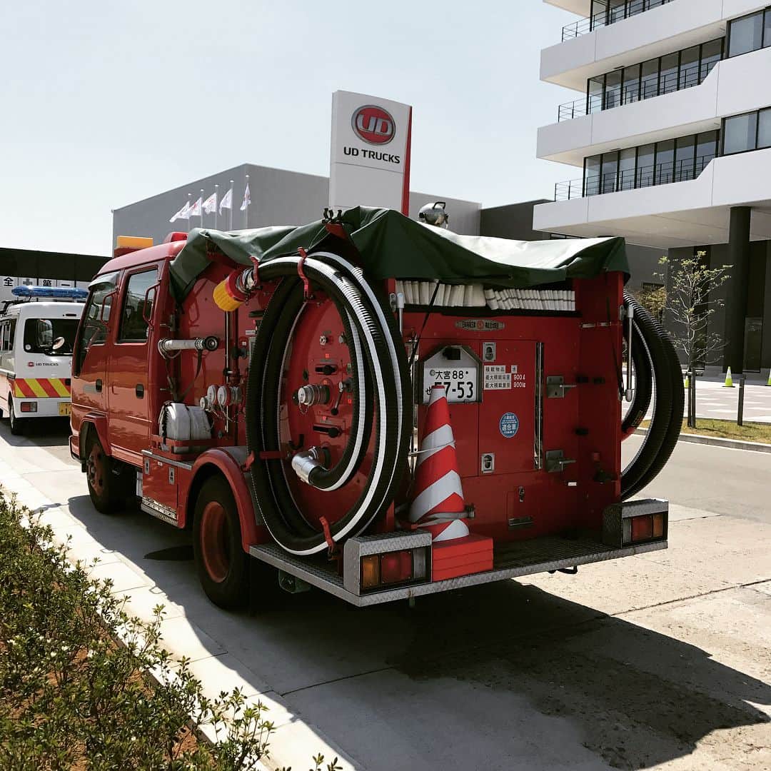 ＵＤトラックスさんのインスタグラム写真 - (ＵＤトラックスInstagram)「ＵＤトラックス本社敷地内で万が一に備えて常に待機している消防トラックです。こぢんまりとしているように見えますが、ダブルキャブなので沢山の消火要員を運ぶことができます。#ud #UDトラックス #udtrucks #FlashbackFriday #Condor #コンドル #はたらくくるま #🚛 #🚒 #消防車」6月8日 23時03分 - udtrucksjp