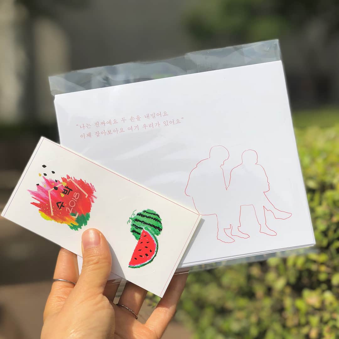 ウォン・ジナのインスタグラム：「한예종 공연 #수박 🍉 무대위 도임이 처음 봤다. 멋있었어 귤님🍊#우도임 내일이 막공이라니!!!」