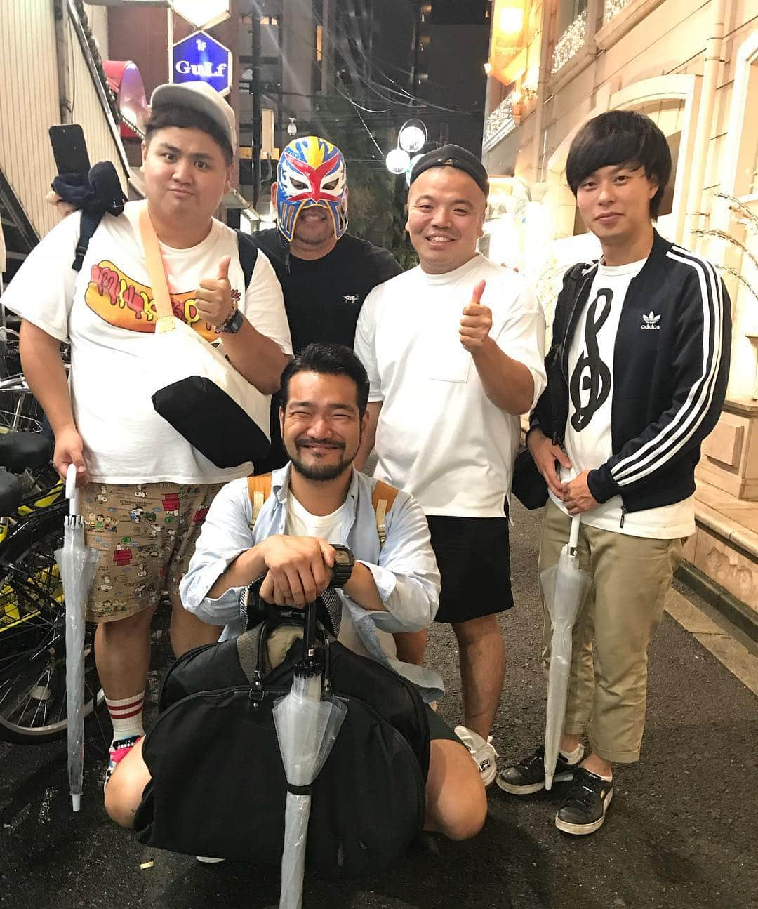 池田真一さんのインスタグラム写真 - (池田真一Instagram)「『本日はレイザーラモン単独ライブ 僕らが上方漫才大賞を狙っちゃダメですか？』に出演させて頂きました！ 暖かくてノリのいいお客様ばかりで凄く楽しかったです！ 内海さんとの土手KISSもいい思い出になりました！ いつか僕達も上方漫才大賞取ります！ 7/29の単独観に来て下さい！ 青田先性とパシャリ！」6月9日 0時32分 - wartdebu