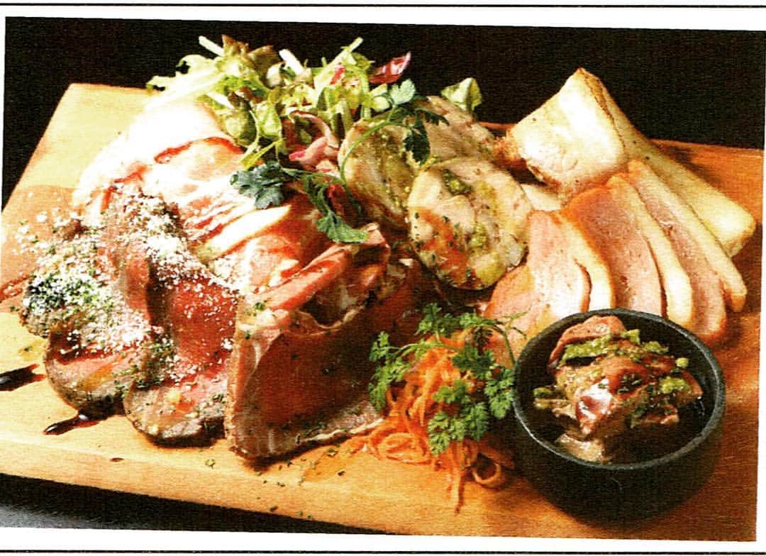 calamarodaimonのインスタグラム：「当店オススメ『肉前菜5種盛り合わせ』💕1,480円🍖コスパ良いこと間違え無し👍リピート率も高く肉好きには堪らない😘 #バーレイウィート#バル#クラフトビール#ワイン#お酒好き#バーボン#ハイボール#海外ワイン#ウイスキー#飲み会#浜松町#大門#女子会#肉好き#肉バル#スペアリブ#bar#飲み放題#東京タワー#barleywheat」