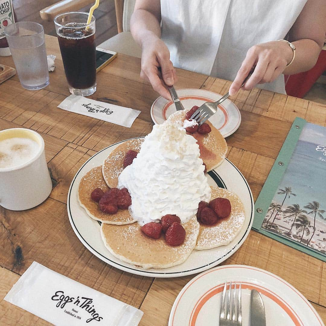 朝日奈央さんのインスタグラム写真 - (朝日奈央Instagram)「エッグスシングスのパンケーキいちばんすき🥞🌴 #妹#eggsnthings#pancakes」6月9日 5時29分 - pop_step_asahi