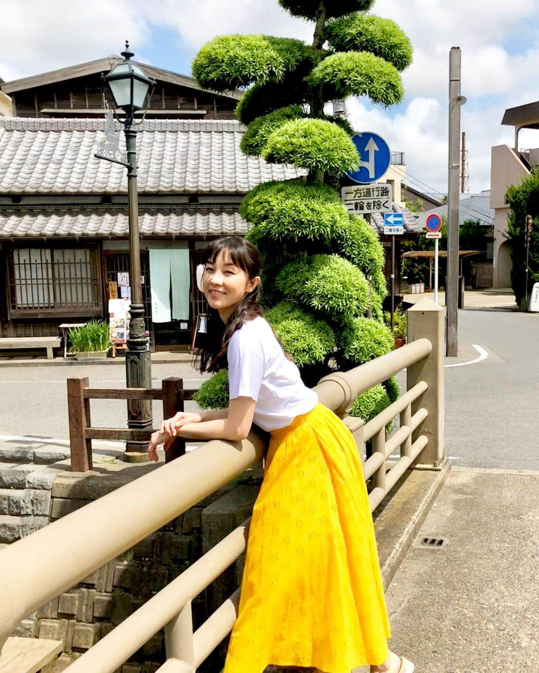 伊藤歩さんのインスタグラム写真 - (伊藤歩Instagram)「Back in Japan 🇯🇵❤️Beautiful country✨  映画『昼顔』が6月25日21時からフジテレビにて地上波初放送‼️ 鬼妻"乃里子"でクールダウンしてください😅  今日は最高のお天気☀️ 良きになりますように  #lovejapan#japangram#goldencountry #bonsaitree#deepculture#asianlook#japaneseactress#shooting#tokyo#cityofbeauty#hirugao#movie#asianactress#ayumiito#日本が大好き#四季#梅雨#楽しみたい#お天気最高#撮影開始#東京ライフ#昼顔#映画#地上波初放送#フジテレビ#眩しくて目が開かない#伊藤歩」6月9日 15時38分 - ayumi__ito