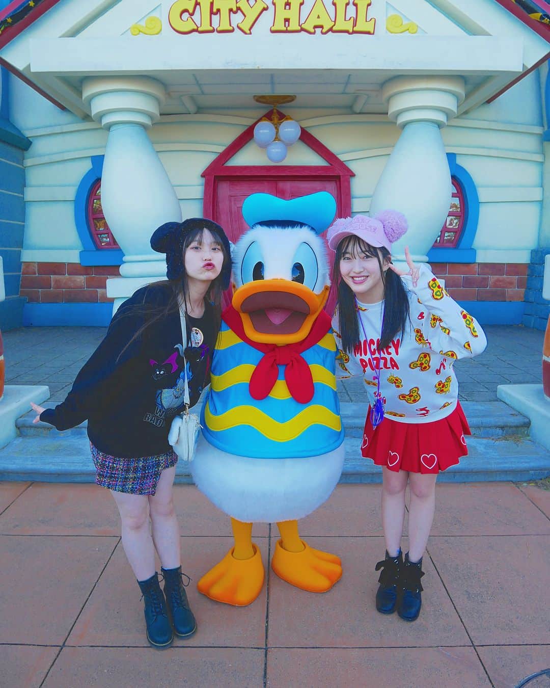 のインスタグラム：「#ドナルド生誕祭 .#ハッピーバースデードナルド . 今日はお誕生日🎂🎉 ドナルド癒される😍 おしりふりふり大好きだよ！ . 本当に可愛い…癒し。 今日のグリーティング凄そうだ！ 会えるかた羨ましいな〜💞 .  #ディズニー #ドナルド #ドナルドダック」