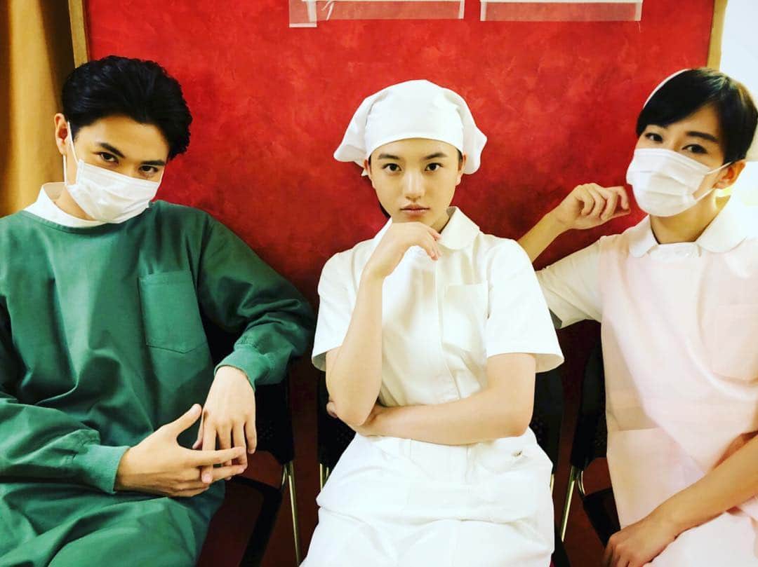 水川あさみのインスタグラム：「左から 医院長 見習い 看護婦  なんやろ、この写真に関しては中華料理感🥟 ラーメン食べたい🍜」