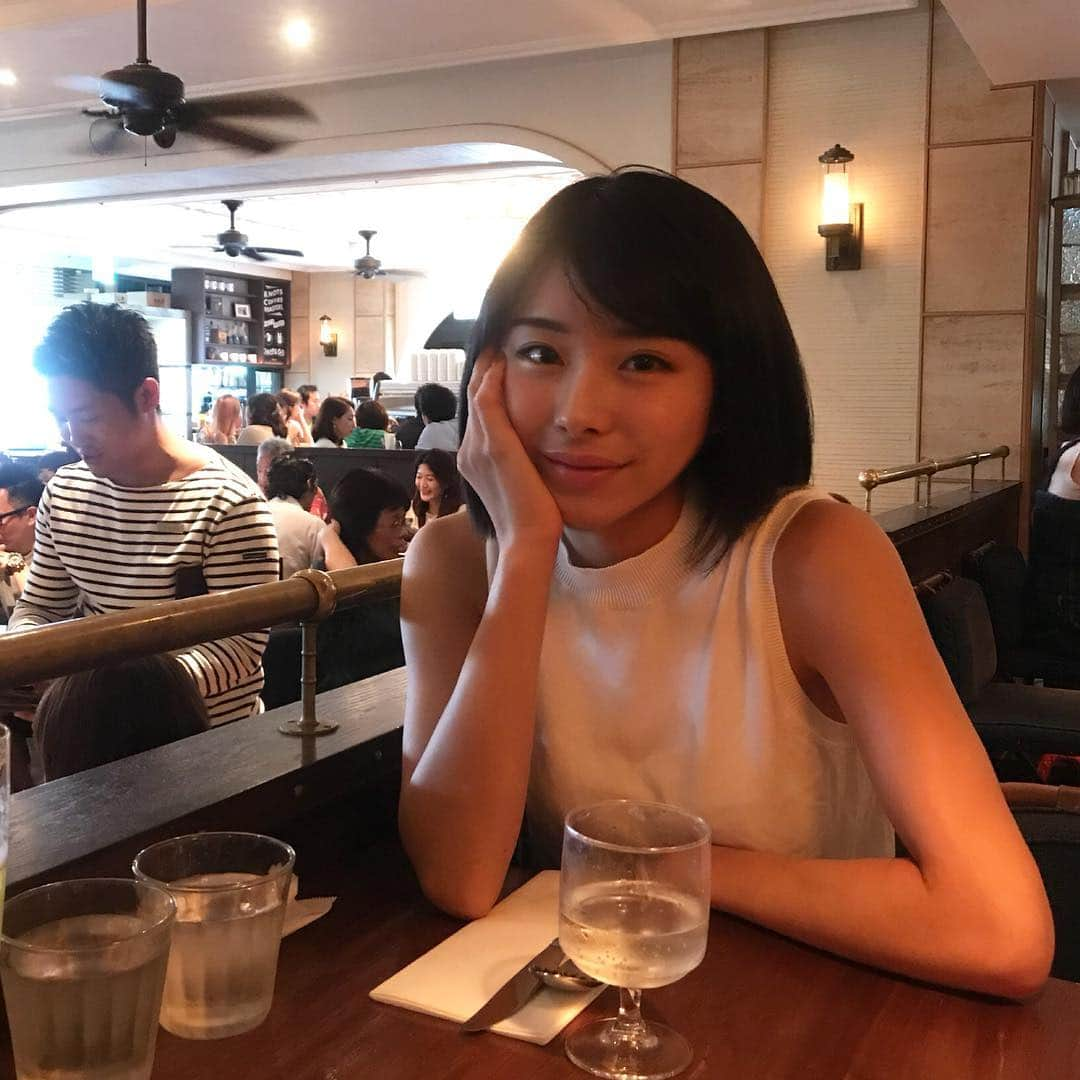 野田すみれさんのインスタグラム写真 - (野田すみれInstagram)「. . トレーニング終わりにご飯♡きたよ♡ ハンバーガー🍔が待ちどおしい🤤 はやくこないかなー🤤 . 動いた分食べる！！ プラス、マイナス、結局イーブンになっちゃうな😋 . . #休日#ハンバーガー#ご飯##ジャンクフード#tokyo#girl#photo#photooftheday#love#natural#power#fun#instagood#smile#happy#day#thankyou#instalove #mood#posing」6月9日 15時10分 - sumire0208