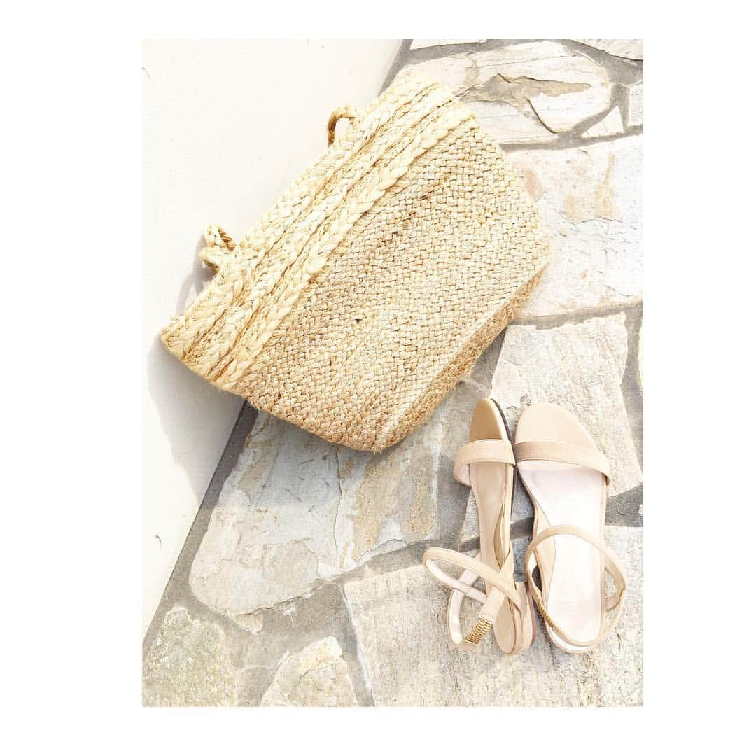 Mica Taniguchiさんのインスタグラム写真 - (Mica TaniguchiInstagram)「. beige set ZARAのカゴと… 千趣会BENEBISのサンダル… ベージュは色を合わせておくと、 とっても使いやすくなります〜 . . 歩きやすい〜と、 昨日のお客様が履いて来てくださり… 本当に嬉しくて… 涙🙇‍♀️ . 素敵な経験をさせていただいて感謝しております… . bag @zara #zara  shoes @bellemaison.jp #BENEBIS #bellemaison#コラボ#谷口美佳」6月9日 18時34分 - mica_taniguchi