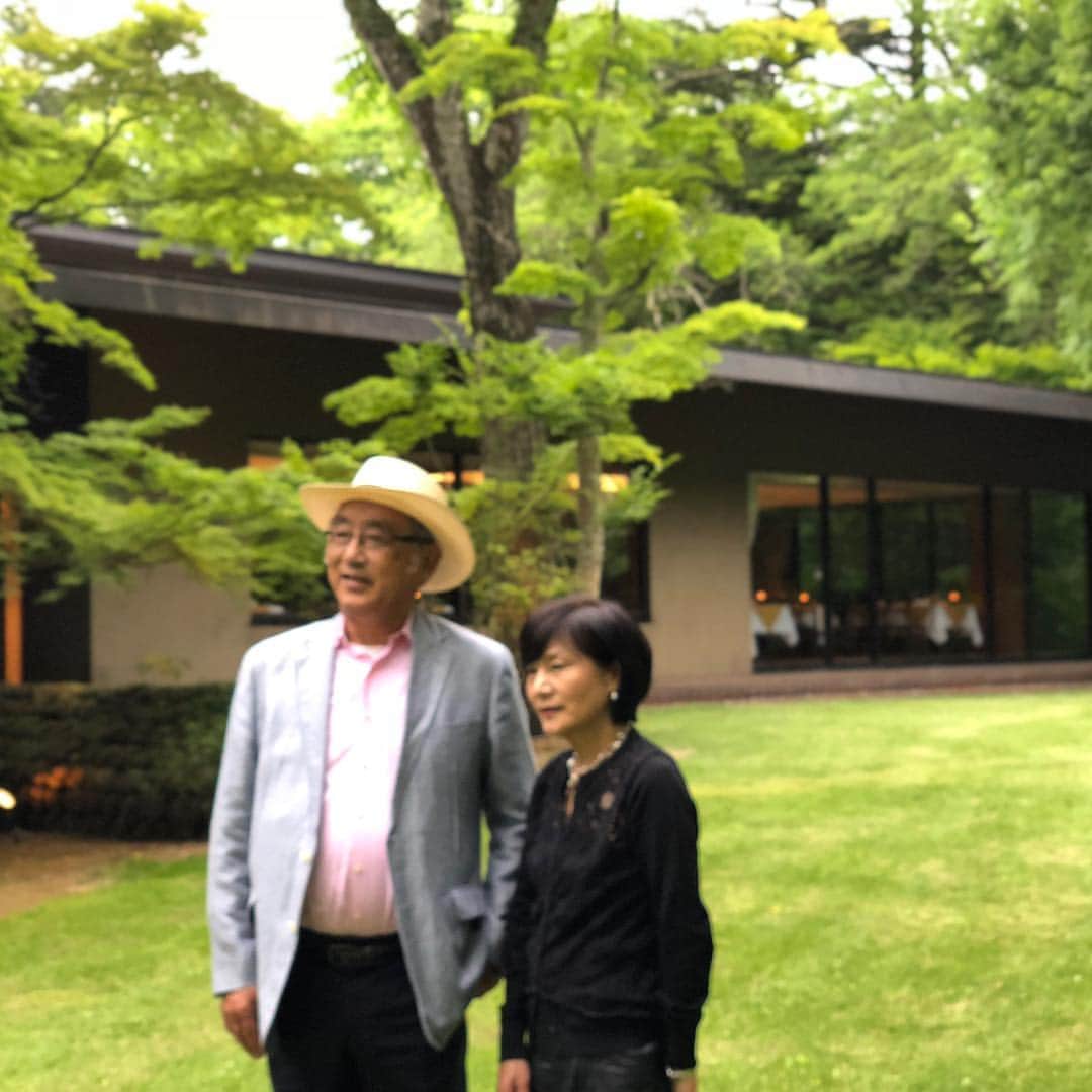 落合健太郎さんのインスタグラム写真 - (落合健太郎Instagram)「父と母。 #familytime  #momanddad  #感謝」6月9日 18時30分 - dj_ochiken1117