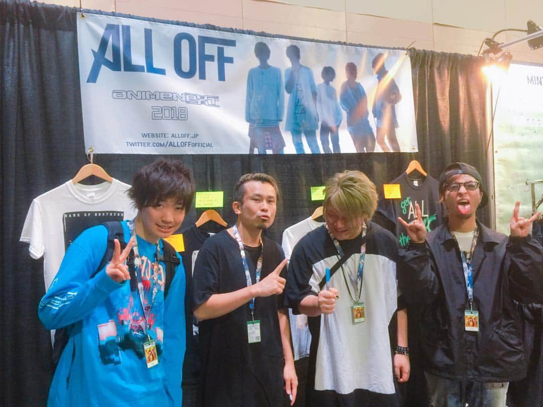 so-heyのインスタグラム：「Hello ANIMENEXT!!!!!! see you tonight at the show!!!! #animenext #animenext2018 #convention #japanese #anime #cosplay #nj #newjersey #atlanticcity #alloff #rookiezispunkd #heavyobject #mobpsycho100 #mobpsycho #drrr #yowamushipedal #blueexorcist」