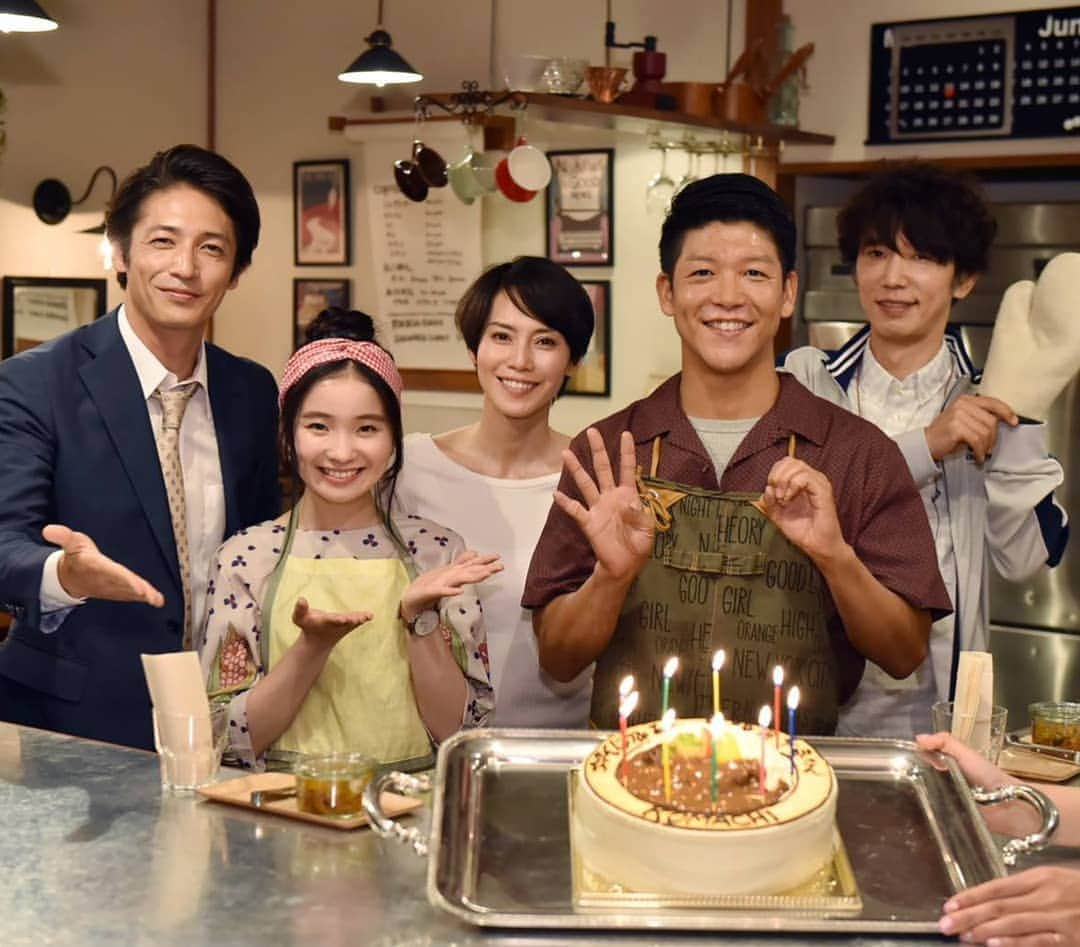 TBS「あなたには帰る家がある」のインスタグラム：「6月5日は #駿河太郎 さんのお誕生日でしたので、昨日みんなでお㊗️いをしましたよ🎉☺ #あなたには帰る家がある #あな家 #中谷美紀 #玉木宏 #ユースケサンタマリア #福地桃子 #カレー 🍛型の #ケーキ 🎂に #盛り上がりました 🙌⤴️」