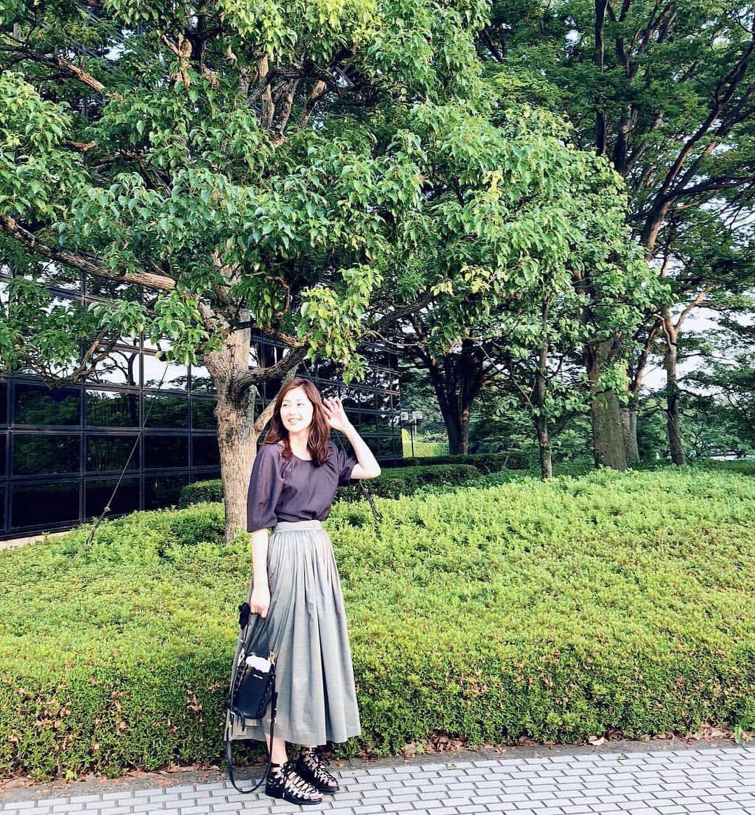 笛木優子のインスタグラム：「今日は暑かったですね‼️ 今晩は私がずっとナレーションをやらせてもらっている和心百景があります。 TBS 21:54より🎙  みなさん良い週末を🤩🤩」