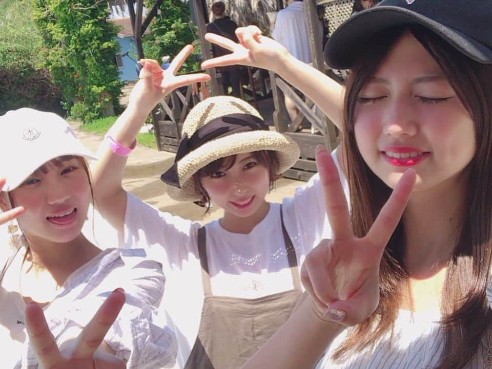 島田玲奈さんのインスタグラム写真 - (島田玲奈Instagram)「. BEACH TOMATO NOODLE 行ってきた〜(^^)💓 夏！夏！夏！夏すぎた！！！ 大好きな音楽、美味しいごはん、仲良しの友だち、最高のお天気🍉🌻🍦 暑すぎて、私服のままプール飛び込んだよ。(笑) #beachtomatonoodle #tempalay #ドミコ #denims #kinggnu #トリプルファイヤー #夏フェス」6月9日 21時21分 - smd_rn321