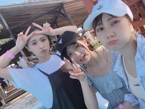 島田玲奈さんのインスタグラム写真 - (島田玲奈Instagram)「. BEACH TOMATO NOODLE 行ってきた〜(^^)💓 夏！夏！夏！夏すぎた！！！ 大好きな音楽、美味しいごはん、仲良しの友だち、最高のお天気🍉🌻🍦 暑すぎて、私服のままプール飛び込んだよ。(笑) #beachtomatonoodle #tempalay #ドミコ #denims #kinggnu #トリプルファイヤー #夏フェス」6月9日 21時21分 - smd_rn321