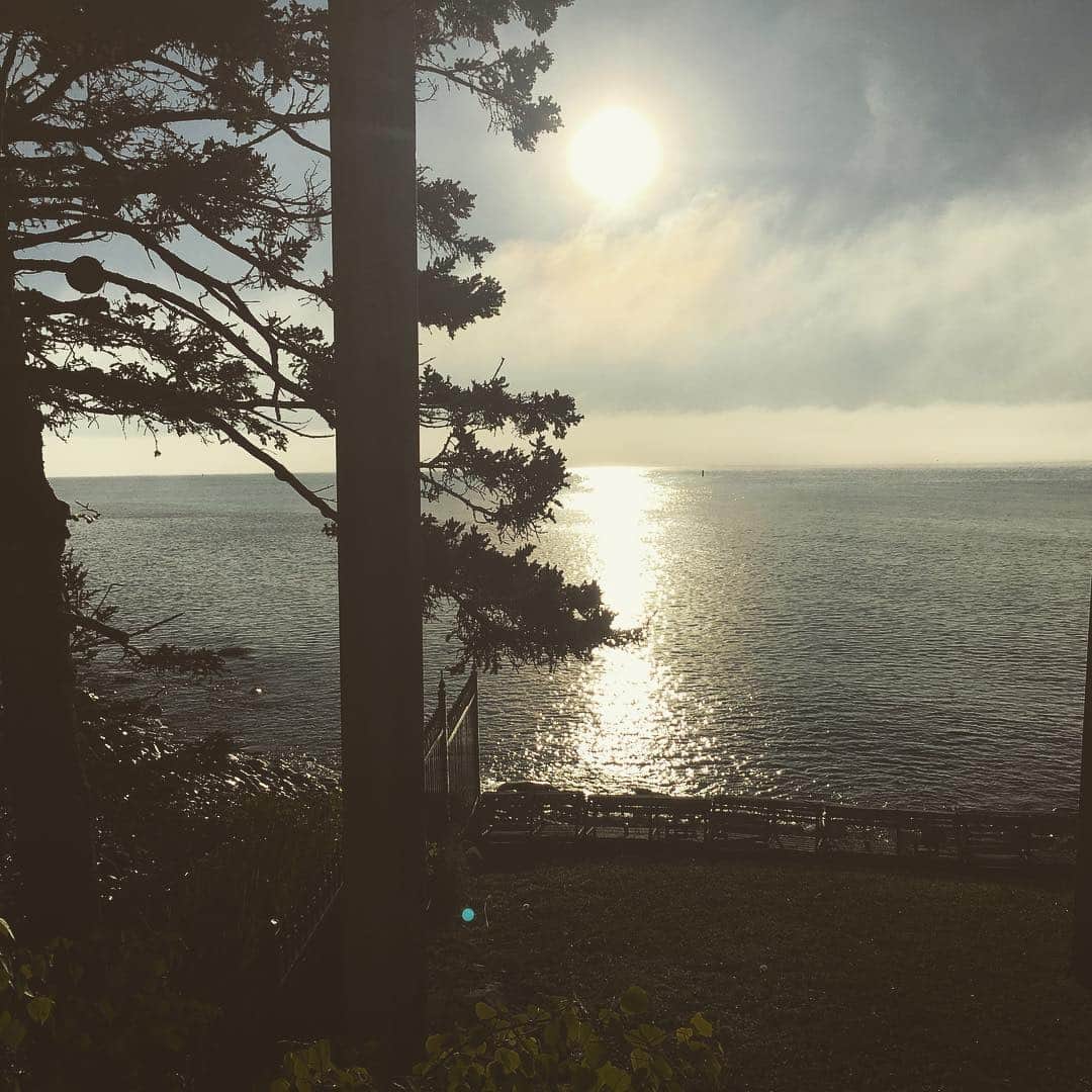 ブライアン・オーサーのインスタグラム：「Sunrise over the Atlantic.  Last day of our nova Scotia vacation.  Recharged and ready to go!!!」