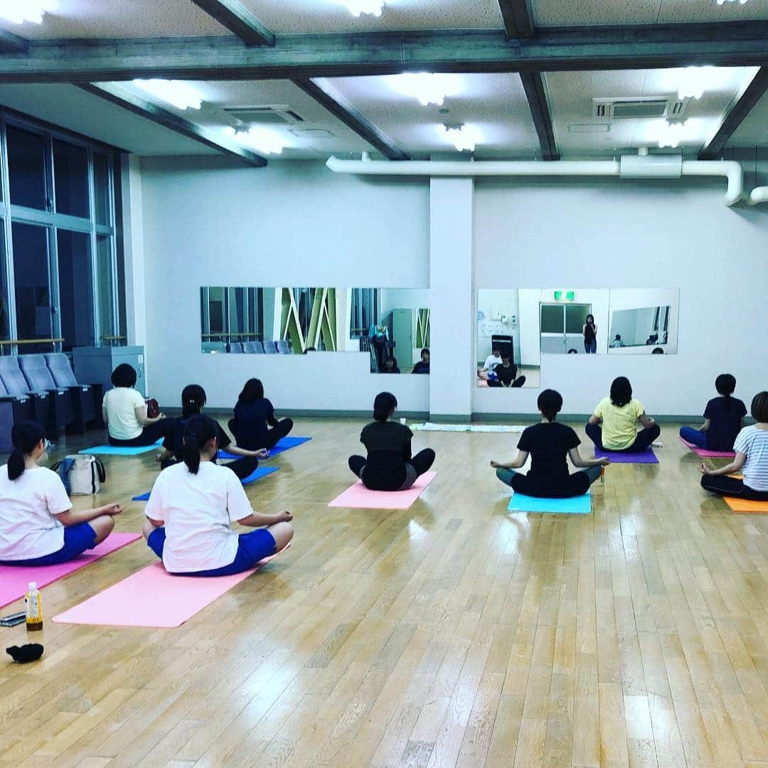 Naomin❤︎ Swaymeさんのインスタグラム写真 - (Naomin❤︎ SwaymeInstagram)「#ヨガ 🧘‍♀️ 同級生や可愛い高校生も参加してくれて、ありがとう😘お初の方も、 ありがとうございます🙇‍♀️ 明日筋肉痛がきちゃうかなっ😘  #yoga #倉吉 #鳥取 #tottori  #fitness #fitspo  #instahealth #kurayoshi #instafit #instagood #fit #fitgirl #healthy  #style #health #ジム」6月9日 23時18分 - swayme_2012