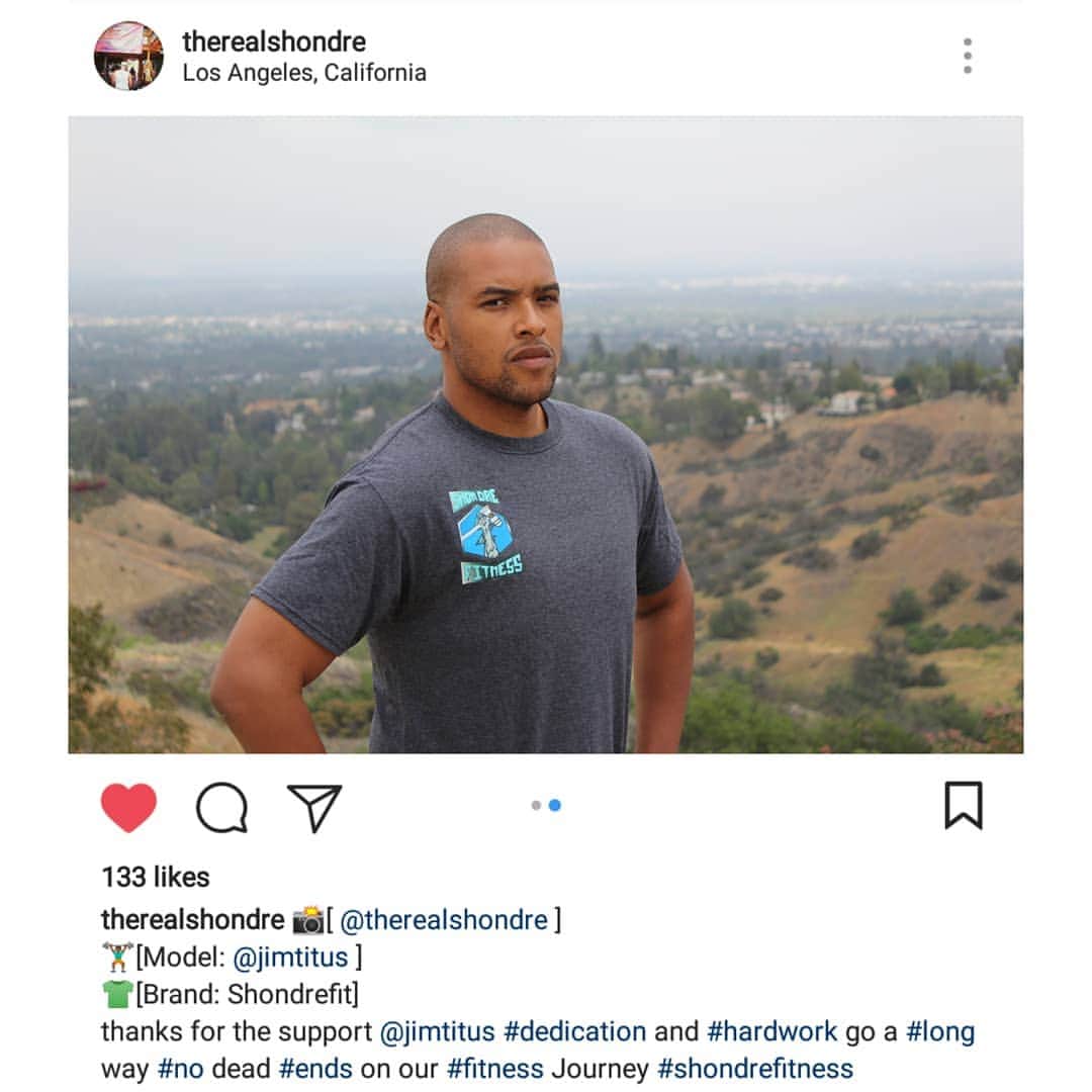 ジム・タイタスのインスタグラム：「Linked up w/ @therealshondre a few weeks ago to snap some pics 📸 in his #shondrefitness #apparel 👕. Whenever I bump into him, be it in the #gym or around our neighborhood, this dude is always filled with #positivity and #encouragement. #supportgoodpeople」