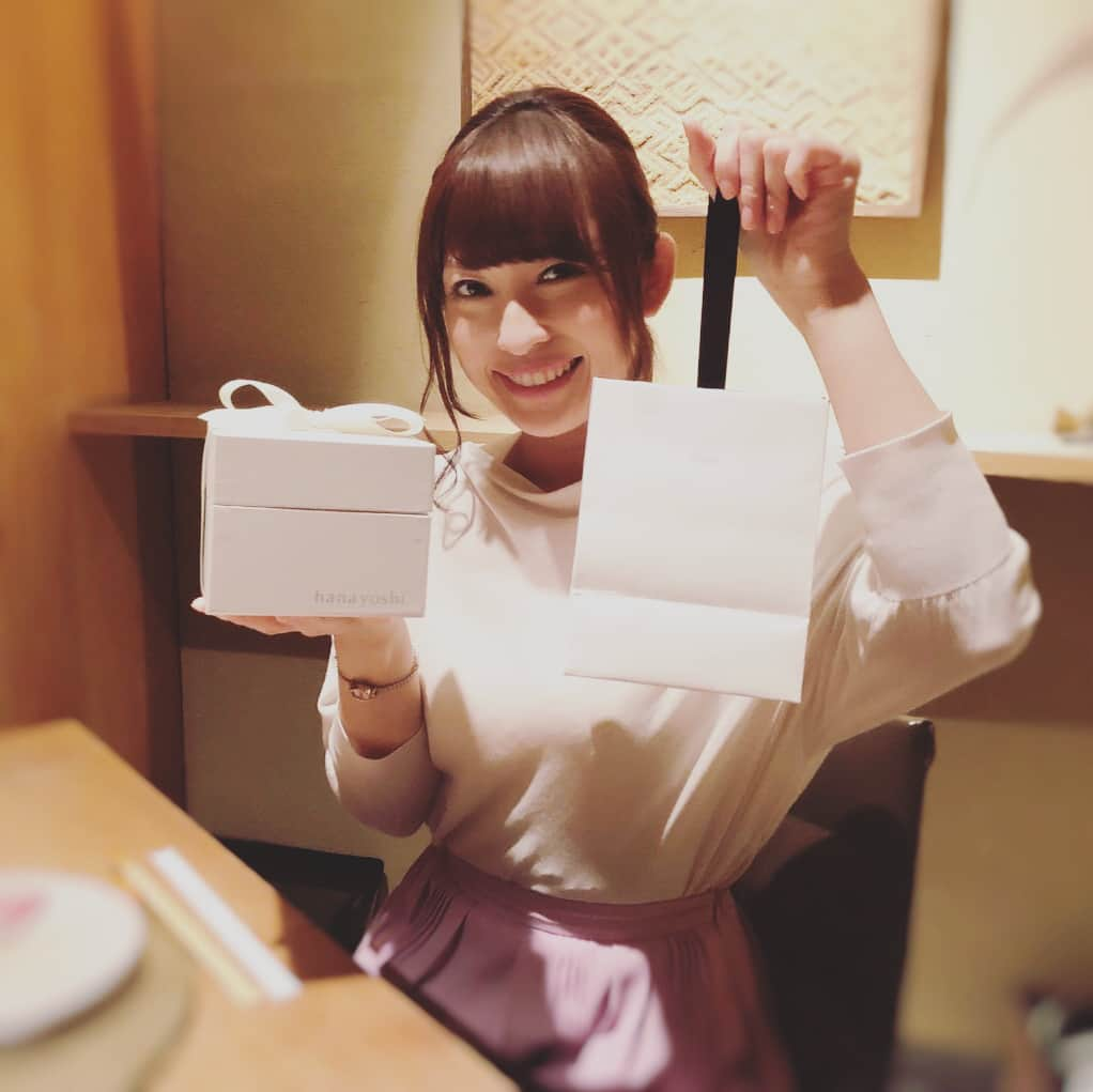 山岸愛梨さんのインスタグラム写真 - (山岸愛梨Instagram)「ツイッターやインスタに沢山の誕生日おめでとうコメントをいただきました。本当にありがとうございます。ラインを送ってくれたお友達にもなかなかお返事が終わっていませんが(´；ω；`)順番にずっと返信頑張っています٩( 'ω' )و  楽しい誕生日を過ごさせていただきました。さらにパワーアップできるように明日からもお仕事頑張ります。日曜日はアフタヌーン担当です。  #誕生日 #0609 #みんなありがとう #ご馳走食べたので #明日からもさらに頑張ります」6月10日 0時27分 - airi_yamagishi