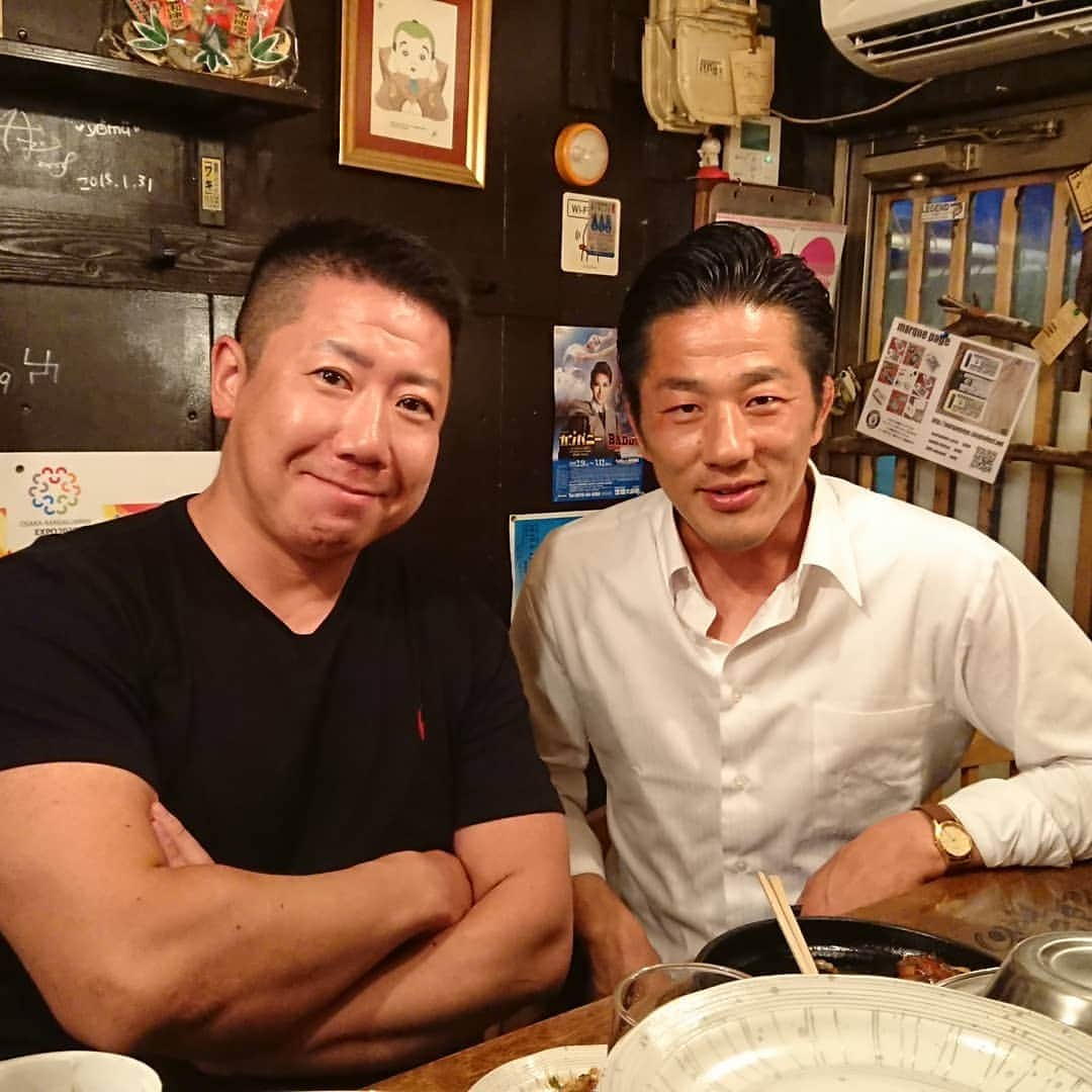 中川貴志さんのインスタグラム写真 - (中川貴志Instagram)「今日は競輪選手の辻本達也くんが遊びに‼️😃 競輪選手やから足がえぐい!!( ; ﾛ)ﾟ ﾟ  となりはレスリングしてた、普通の木下くん(笑)🤣 ありがとう🙇  #競輪選手 #辻本達也 #足がはんぱねぇーって #キリンビール #一番搾り #かしみん焼き #うらなんば #粉もん #弐箱 #大阪 #旨い #美味しい #泉州 #粉もんやのにヘルシー #北新地 #bar #doos  #FoodPorn#japan#gourmet#foodie#instafood#instagood#instalike#love#like#picoftheday#osakafood#japanquality」7月8日 23時33分 - takashi__nakagawa