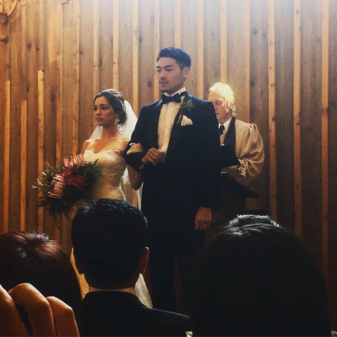 眞庭城聖のインスタグラム：「今日は智也とステファニーの結婚式でした㊗️ 2人のラブラブ感がめっちゃ伝わってくるとてもいい式でした^ ^  久々に集まるドッグスメンバーやプロのメンバーと会えた事もすごく嬉しかったです‼️ 皆んなそれぞれの場所で頑張りましょう‼️🏀 智也&ステファニー末永くお幸せに😊👏 #happywedding #結婚式 #underdog  #サンロッカーズ渋谷 #茨城ロボッツ #bleague #basketball #streetball  #達朗は神がかってた #大喜利は達朗が優勝 #happilyeverafter」