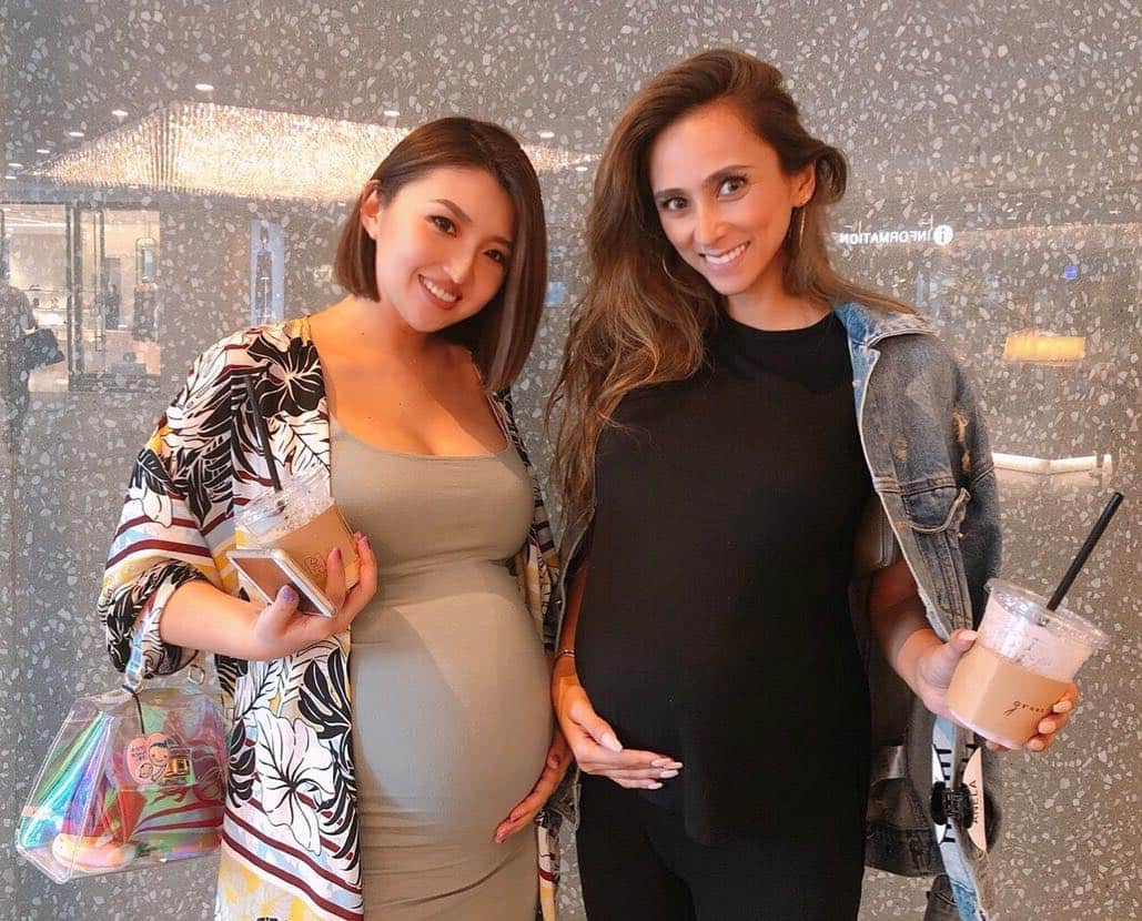 MALIAさんのインスタグラム写真 - (MALIAInstagram)「💜🤰🏼W妊婦🤰🏼💜 前に働いてたスタッフが会いに来てくれました💘💜⠀ ⠀ ⠀ ⠀ ⠀ ⠀ ⠀ ⠀ ⠀  ブラジリアンワックスって何⁇って頃、 一番最初にサロンに面接にきたスタッフで 既にワックスの技術もあった彼女は オープン当時のサロンの即戦力だったな💭 時折会いに来てくれては、近況報告したり、 当時の想い出話ししたり😌💜 思い返すとあっとゆう間だったけど サロンも来月で6周年💜🎉🎉🎉⠀ ⠀ ⠀ ⠀ ⠀ ⠀ ⠀ ⠀ ⠀ ⠀ ⠀ ⠀ ⠀ ⠀ ⠀ ⠀ ⠀ ⠀ ⠀ ⠀ ⠀ ⠀ ⠀ ⠀  #MoalaniWax来月で6周年を迎えます💜 #ブラジリアンワックス といえば #MoalaniWax でしょ👍🏽 夏は本当に混み合うので早めのご予約を オススメします🙇🏼‍♀️ ‭03-6434-0166‬ 💜」7月5日 8時16分 - maliarehman