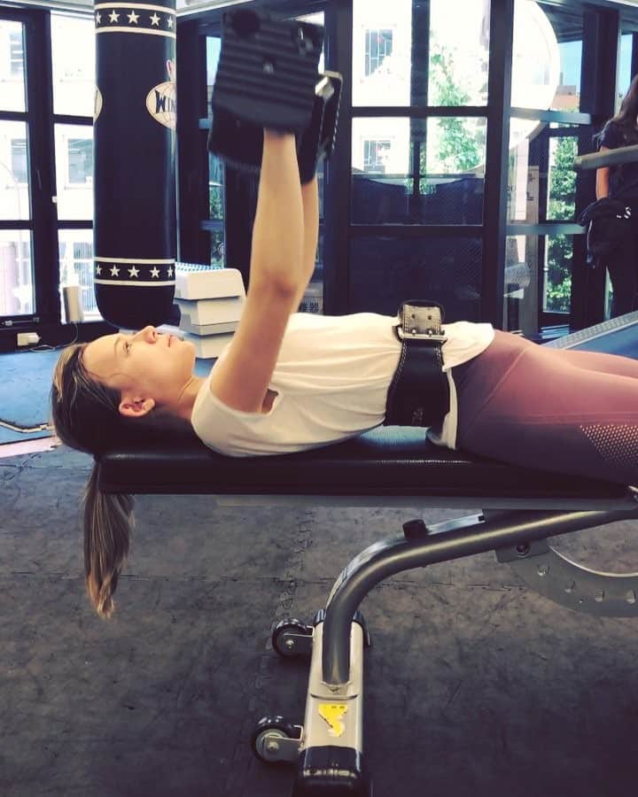 のインスタグラム：「Workout day @ti_habit 🏋️‍♀️ 先日 @ti_habit で新しく入ったパワーブロックでトレーニングしていただきました✨  ダンベルより使いやすいのて、人に合わせて重さも調節できるでトレーニングの幅が広がりますよ💪  Outfit  Top&Bottom @myproteinjp  #tihabit #workout #training #personal #personaltrainer #modelworkout #modeltraining #model #myprotein #マイプロテイン」
