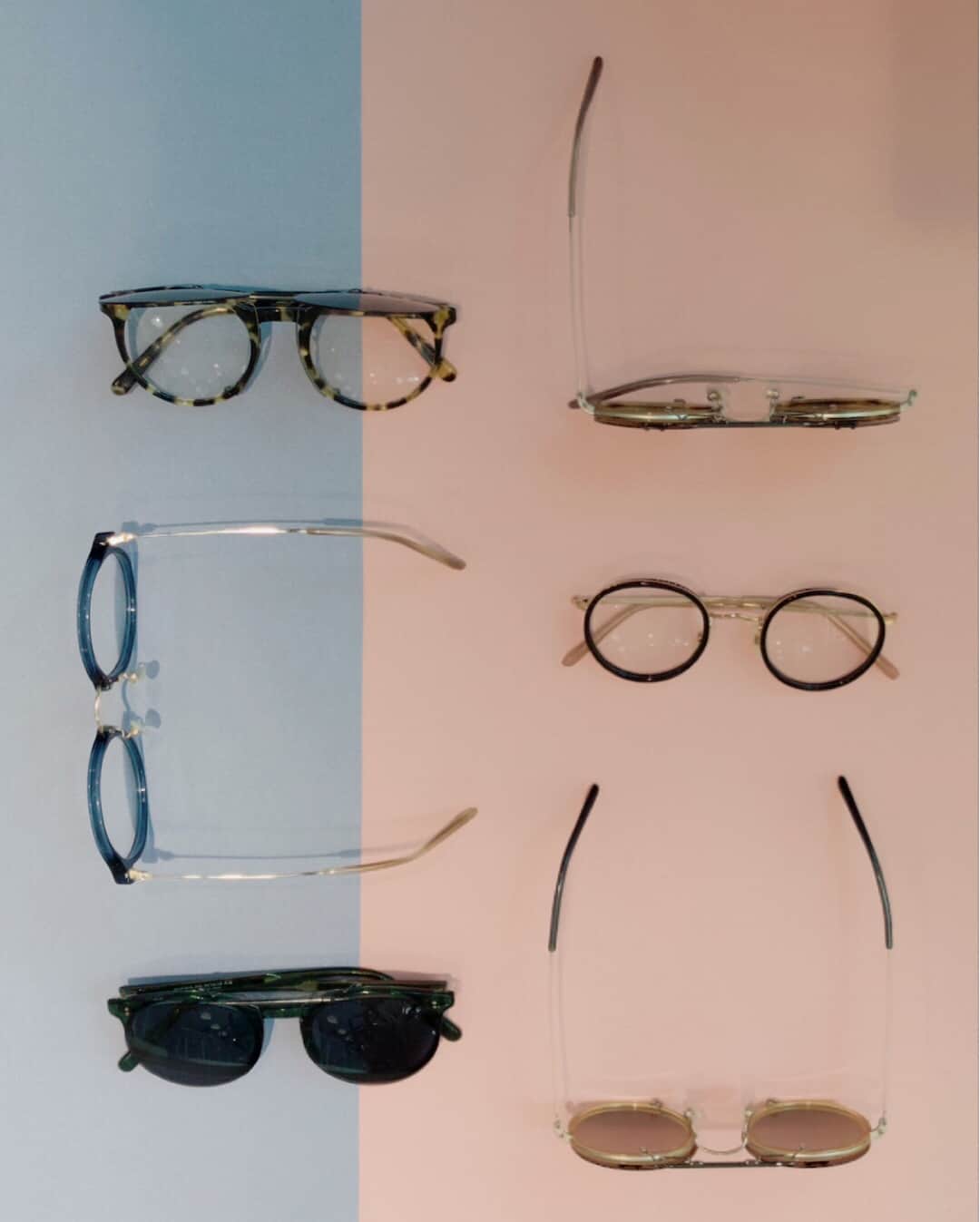 Zoff Officialのインスタグラム：「ito design studioデザイナーの伊藤心が愛してやまない1940～1960年代のアメリカンヴィンテージをベースに、 偏光機能を搭載したフリップアップ付きの国産サングラス🕶 . Zoff×ito design studio ¥19,440(税込) ＊Zoff一部店舗限定（50店舗） 詳しくはZoff HPをご覧ください🕶 . #fashion#glasses#sunglasseslover #eye#eyewear#eyewearstyle #sunglasses#sunglassesfashion #sunglasses😎#🕶#👓#😎 #メガネ#メガネ女子#メガネ男子#サングラス#optical#ゾフ#フリップアップサングラス#アメリカンヴィンテージ#偏光レンズ#madeinjapan#new#zoff#fashiondiaries#lens#colorlens#itodesignstudio」