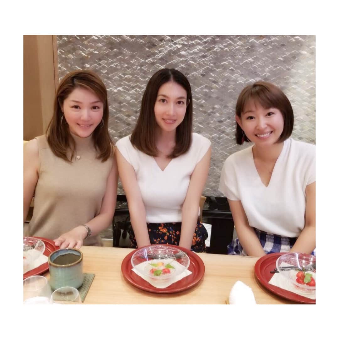 のインスタグラム：「Enjoyed great dinner with my precious friends😋❤️ #中目黒 #天婦羅みやしろ #知らないと絶対に通り過ぎる外観w」