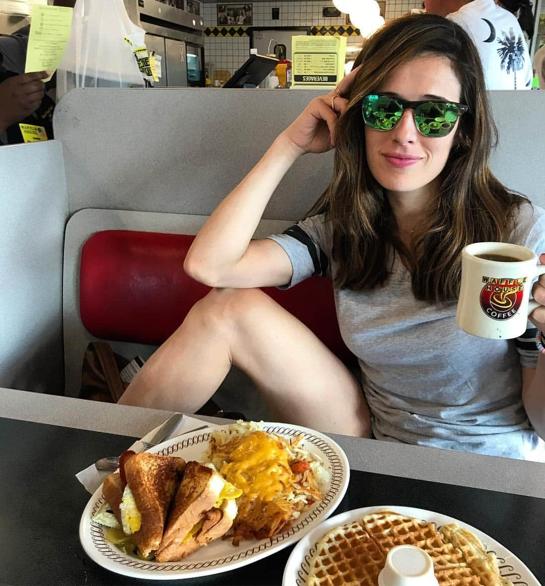 マリーナ・スコーシアーティさんのインスタグラム写真 - (マリーナ・スコーシアーティInstagram)「Scattered, covered & smothered just for you, America. Happy Birthday. 🇺🇸 #wafflehouse #thatsahashbrownorder #fyi #southcarolina #pawleysisland #4thofjuly #hashbrownselfie #beachbody #pecanwaffle」7月5日 6時14分 - marinasqu