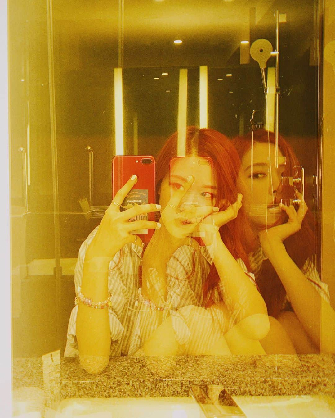 ロゼさんのインスタグラム写真 - (ロゼInstagram)「>memyselfandthemirror>💁‍♀️」7月5日 9時34分 - roses_are_rosie