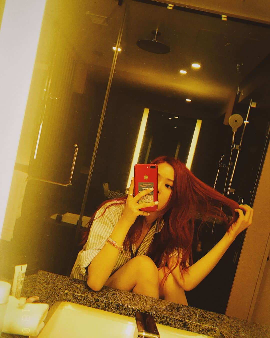 ロゼさんのインスタグラム写真 - (ロゼInstagram)「>memyselfandthemirror>💁‍♀️」7月5日 9時34分 - roses_are_rosie