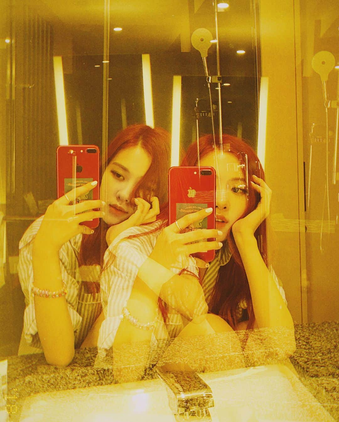 ロゼさんのインスタグラム写真 - (ロゼInstagram)「>memyselfandthemirror>💁‍♀️」7月5日 9時34分 - roses_are_rosie