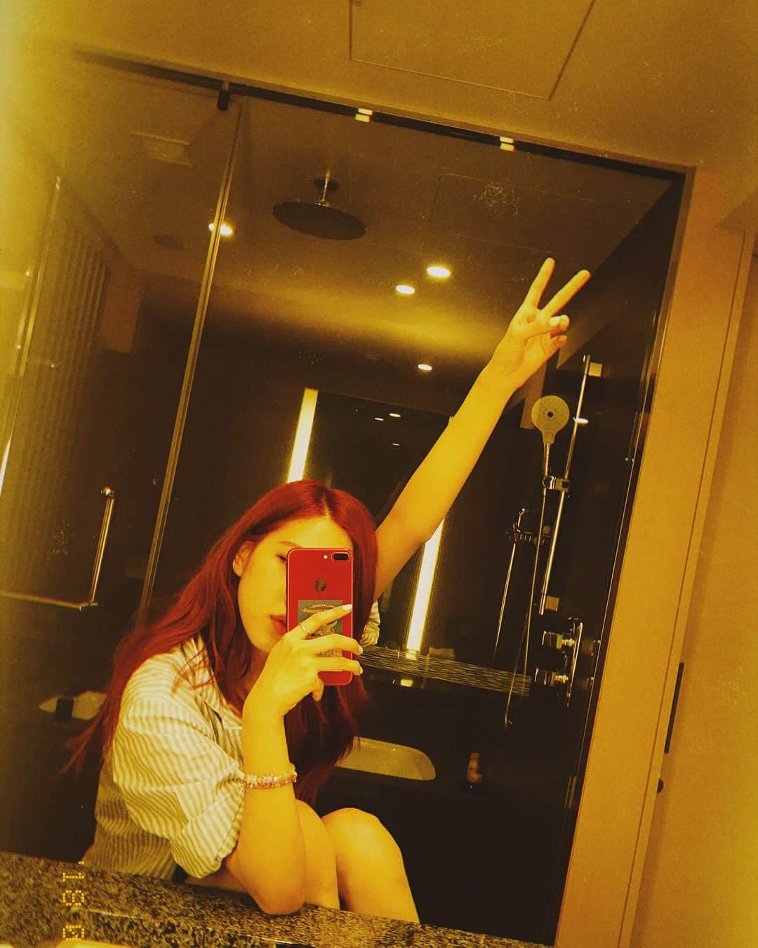 ロゼさんのインスタグラム写真 - (ロゼInstagram)「>memyselfandthemirror>💁‍♀️」7月5日 9時34分 - roses_are_rosie