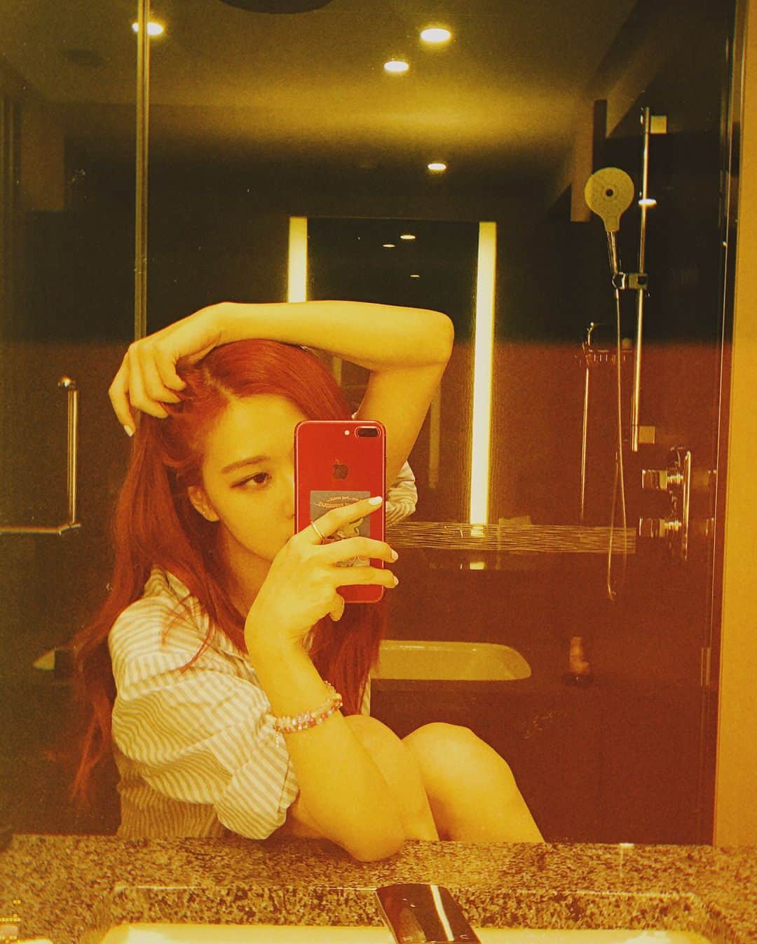 ロゼさんのインスタグラム写真 - (ロゼInstagram)「>memyselfandthemirror>💁‍♀️」7月5日 9時34分 - roses_are_rosie