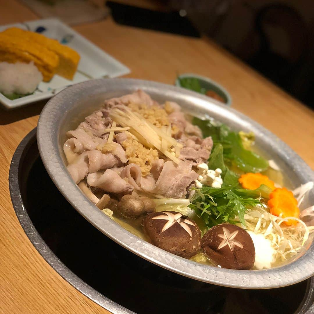 影山祥子さんのインスタグラム写真 - (影山祥子Instagram)「#食べログ ならぬ #デブ活 🐷 相方が知ってた生姜鍋まーじで美味しかった♡夏だけど鍋♡最高♡ 揚げナンうまし♡ 久々に鮎もたべた♡ しぞーか帰った時はさわやか♡ その他もろもろ、、ww雑w  #食べる #ひたすら食べる #幸せ #生姜鍋 #さわやか #ハンバーグ #サムギョプサル #焼肉 #至福の時 #肉と野菜だからもはやマイナス #food #foodstagram #foodporn #happy」7月5日 10時16分 - sacco324