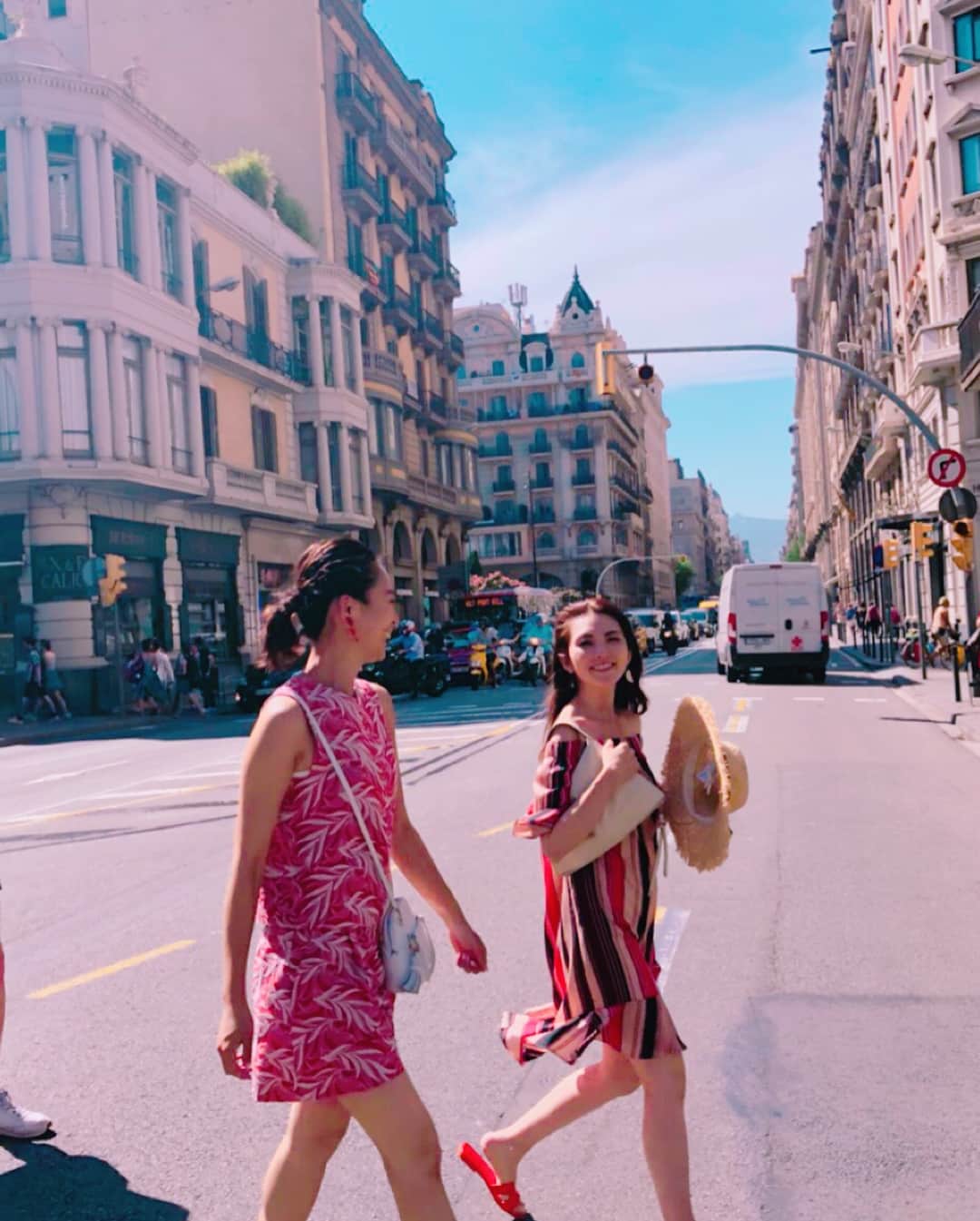 田中麗奈さんのインスタグラム写真 - (田中麗奈Instagram)「バルセロナに移動してきました。歩くだけで色々面白いものみつかる。☀️✨😵 #barselona #pintxo#Amiga #miki＿shiraishi1115 #白石みき #楽しい仲間と #picaso#が通った #cafe#クワトロガッツ」7月5日 14時51分 - renatanaka07