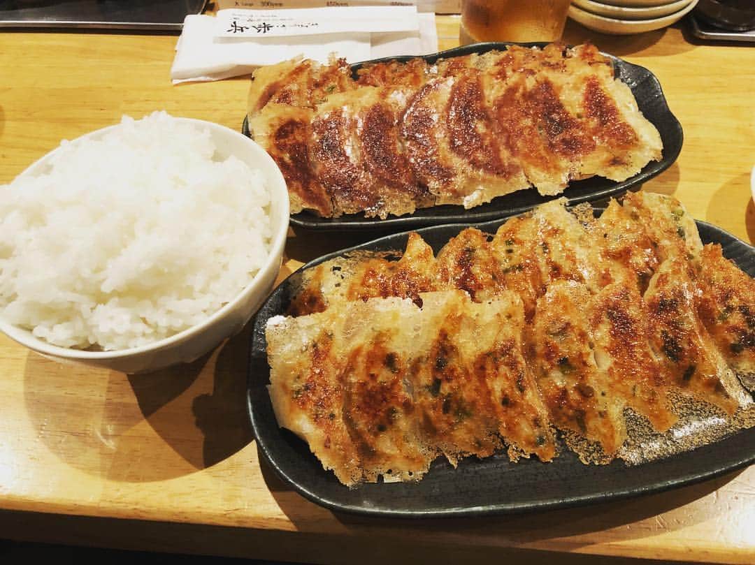 武井壮さんのインスタグラム写真 - (武井壮Instagram)「美味かったが食い過ぎた。。 身体が重い。。 #餃子  #歩兵  #このあと60m×12本ダッシュ #胃袋がビックリっていうかおっとりした #オレの身体なんでもあり」7月6日 1時34分 - sosotakei