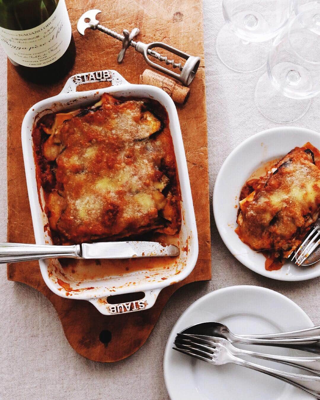 樋口正樹さんのインスタグラム写真 - (樋口正樹Instagram)「Lasagna . 今夜はラザニア。 ラザニア、ミートソース、 ナス、モッツァレラ、 ３回重ねて。 . . #eggplant #lasagna #bolognese #zmelanzane #mozzarella #barilla #staub #madeinstaub #ラザニア #ナス #モッツァレラ #ミートソース #バリラ #f52grams #eeeeeats #foodstagram #foodie #foodphotography #italianfood」7月5日 19時13分 - higuccini