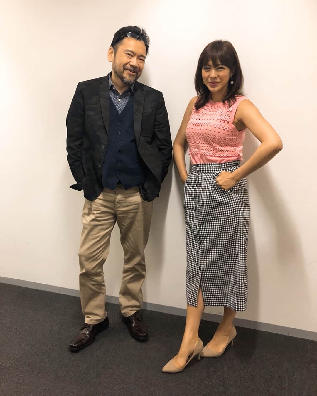 わちみなみのインスタグラム：「🌸今夜23時22分〜 🌸ビーバップ！ハイヒール  出演いたします😄 ３回目！めっちゃ嬉しいです💓 今回は料理の回だったので、わたしも包丁を握りました🔪👌 是非みてください✨  おなじ事務所の江川先生とおなじポーズで撮っていただきました😊いつも優しくしてくださる🍮 #ビーバップハイヒール #江川達也 先生 #わちみなみ #料理 #ぎこちない 笑」