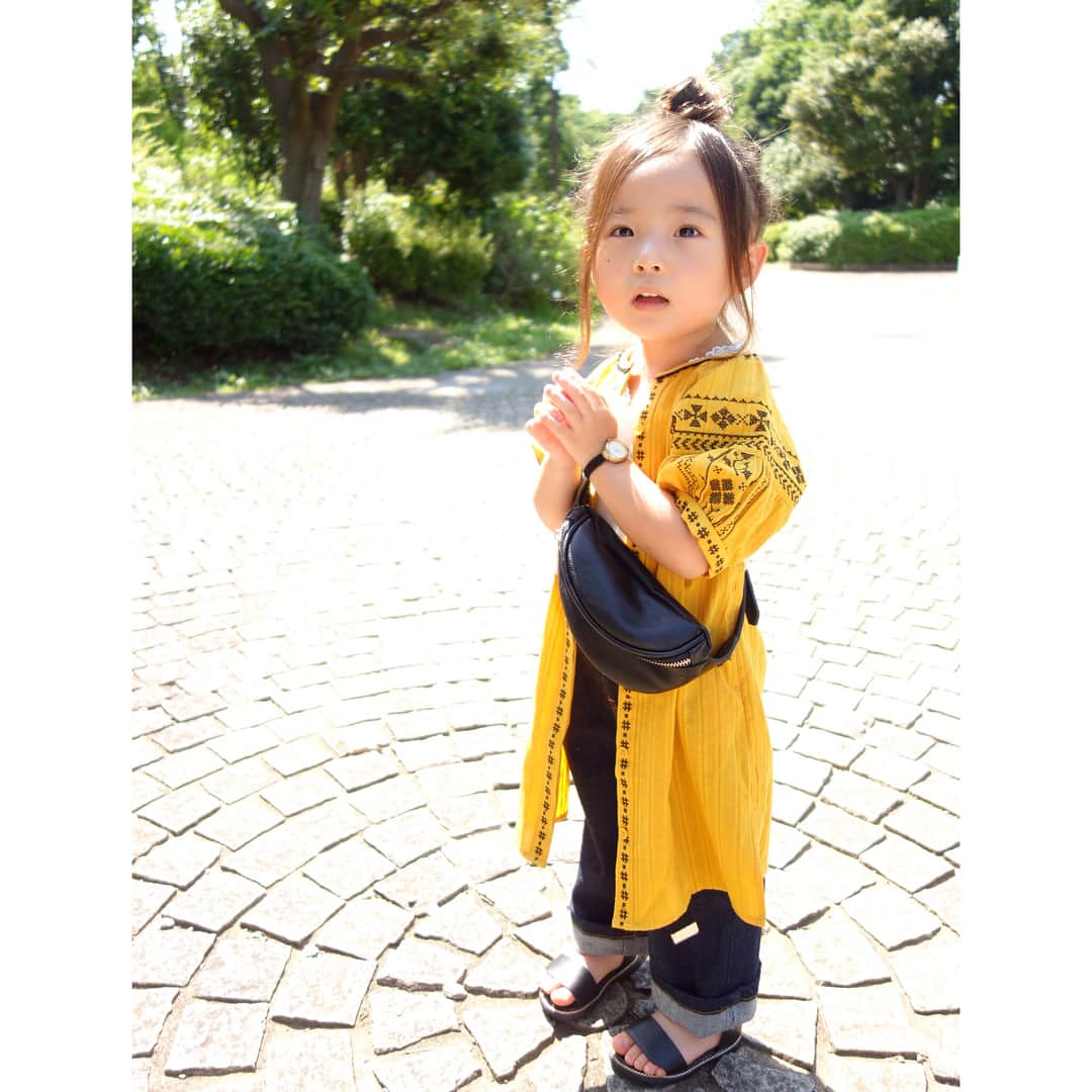 Saraさんのインスタグラム写真 - (SaraInstagram)「⠀ coordinate♡ ⠀ one-piece ➡︎ #branshes  inner ➡︎ #branshes  bag ➡︎ #claires  watch ➡︎ #nikoand ⠀ ⠀ @branshes さんの 刺繍ガウンワンピース。 ⠀ 可愛かったのでイエローもGET☻✰﻿ ⠀ #ootd #outfit #kids #kids_japan #kids_japan_ootd #kjp_ootd #ig_kids #ig_kidsphoto #kidsfashion #kidscode #kidsootd #kidswear  #kidsstyle #刺繍 #ガウンワンピース #キッズコーデ #キッズファッション #女の子 #3歳」7月5日 21時05分 - sarasara718