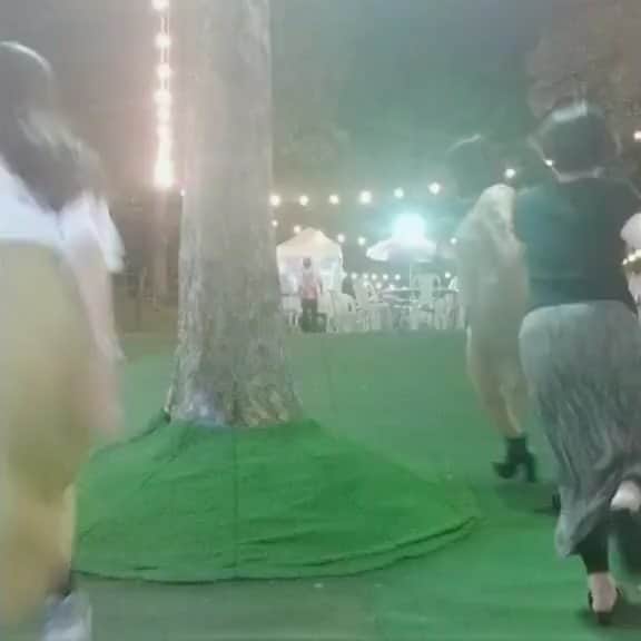 うさまりあのインスタグラム：「アラサーの女子3人がひょっこりはんを初めてやってみたけど、タイミングがひどすぎた(笑)  Tik Tok 始めました❤  ID:usa_maria 検索してね🔍  @tiktok_japan  #TikTokJapan #うさまりあ  #海苔バター #バター」