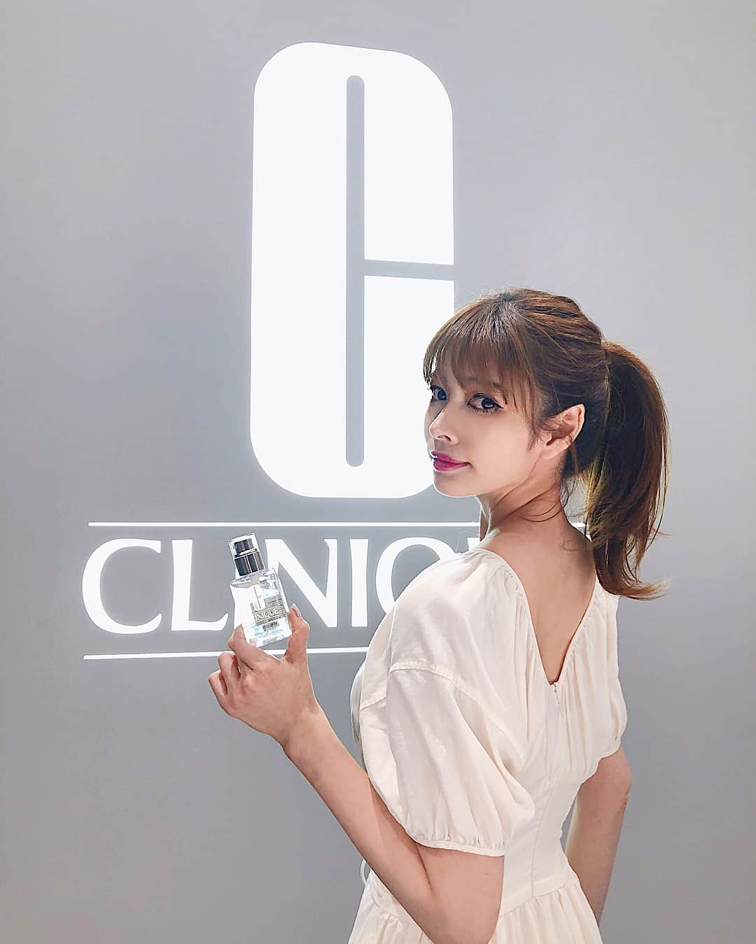 得あゆさんのインスタグラム写真 - (得あゆInstagram)「お洒落CLINIQUEイベント🖤👉🏻 ・ ・ ・ 明日6日(金)に発売🖤 新製品のクローズイベントに行ってきました。 夏の肌こそ保湿。 このイベントは6日(金)～8日(日) 誰でも体験できます！ ・ ・ ・ #透明な私#クリニーク#ドラマティカリーディファレントハイドレーティングジェリー#ウォータージェリー状#保湿#夏肌#美容#化粧品#女子力#美白ドレス#イベント#パーティー」7月5日 22時20分 - tokuayu819