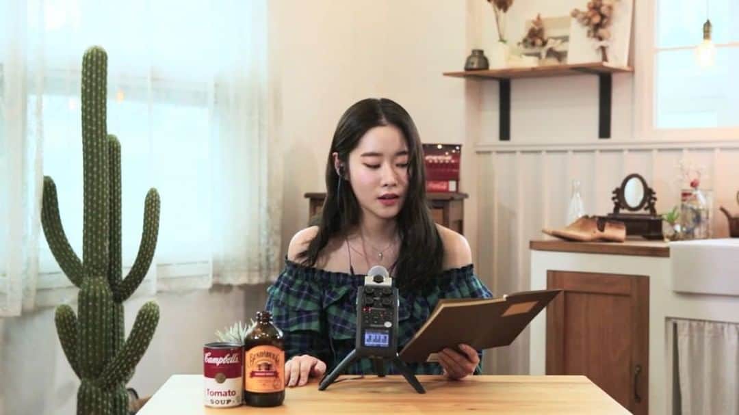 MelodyDayのインスタグラム：「[ASMR] 멜로디데이(MELODYDAY) ‘잠은 안 오고’ _ 차희 https://youtu.be/WASNQaPXPhg  #멜로디데이 #MelodyDay #잠은_안_오고 #Restless」