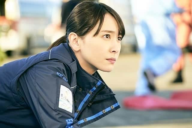 新垣結衣 ガッキーのインスタグラム：「山下智久と#新垣結衣 らが共演した連続ドラマを映画化する「#劇場版コード・ブルー　ドクターヘリ緊急救命」の新場面写真が、このほど披露された。山下、新垣のほか、戸田恵梨香、比嘉愛未、浅利陽介という、ドラマ第1期から出演する“5人”の姿をとらえている。」