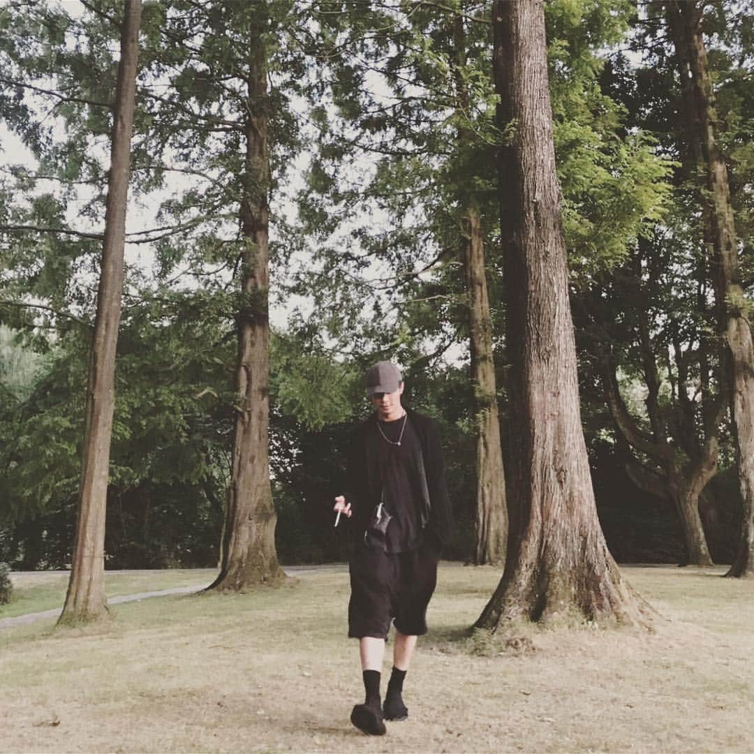 平宮博重さんのインスタグラム写真 - (平宮博重Instagram)「Am.  #anndemeulemeester #y3 #yohjiyamamoto @PRJCTAMS  #johnnyramli」7月6日 4時00分 - hiroshige_narimiya