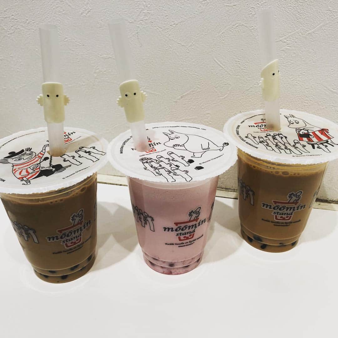 のインスタグラム：「この前飲んだ、池袋サンシャインシティのムーミンスタンドのタピオカが可愛すぎました♡ #東京 #tokyo #池袋 #ikebukuro  #サンシャインシティ #カフェ #かふぇ #ムーミン #むーみんすたんど #ムーミンスタンド  #ムーミン好き #むーみん #かわいい #かわいすぎ #タピオカ #たぴおか #もちもち #おいしい #癒し #おやつ #しごとなでしこ」
