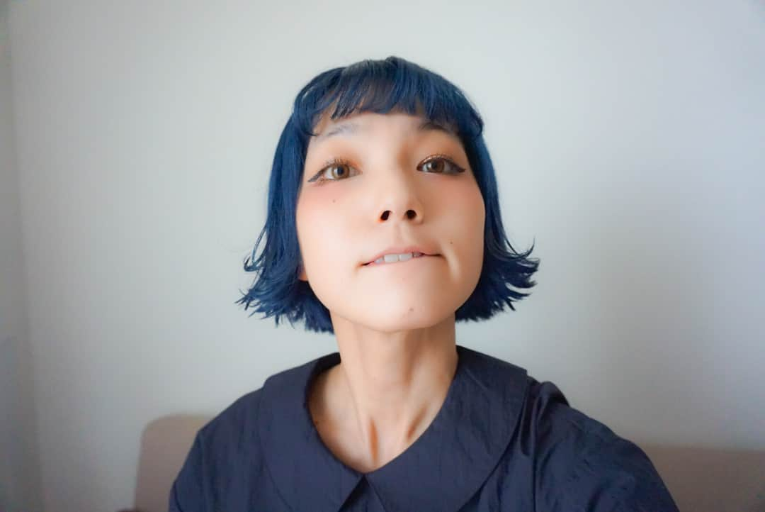 MAMIさんのインスタグラム写真 - (MAMIInstagram)「. 髪色と髪型変えました✂️ . . . . . . . #hair #change #blue #外ハネ #雨女 #めっちゃ雨女ぽい」7月6日 15時47分 - mmts_dayo