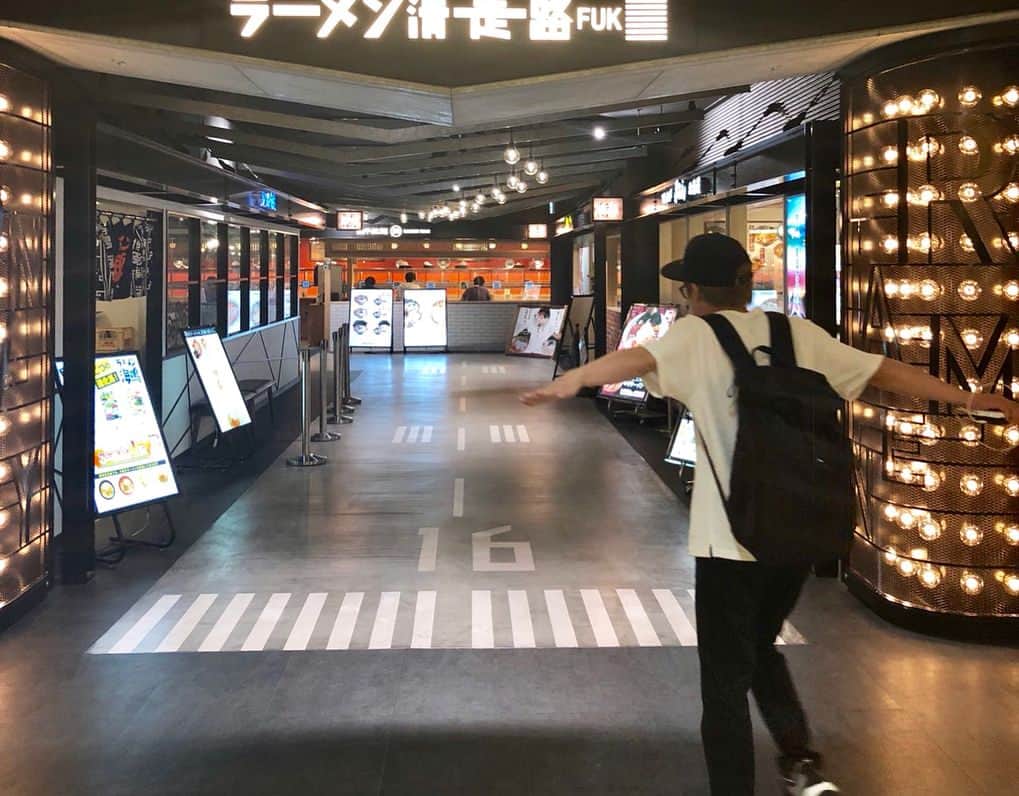 田村淳のインスタグラム：「福岡県のラーメン滑走路に無事に着陸できました🛬沢山のラーメン屋さんが軒を連ねてました。迷った挙句 #五行 に入り、「焦がしとんこつ」を頂きました。すごく美味かったなぁ🍜やっぱり福岡はとんこつやね！と言ったら東京にも支店がありますよと…#あるんかい支店」