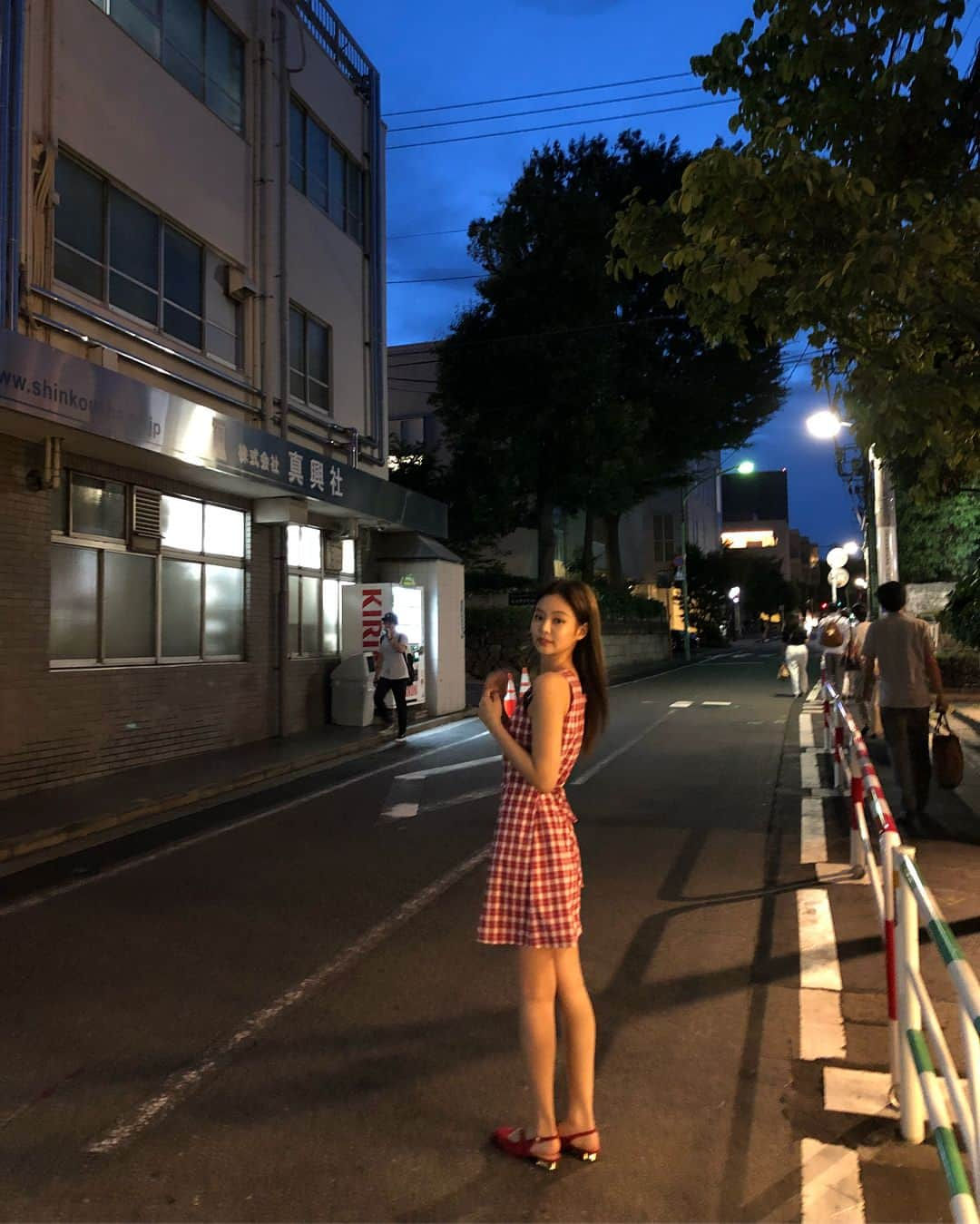 ジェニーさんのインスタグラム写真 - (ジェニーInstagram)「blurry and i like it」7月6日 17時00分 - jennierubyjane