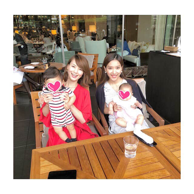 秋元玲奈さんのインスタグラム写真 - (秋元玲奈Instagram)「親友が誕生日のお祝いをしてくれました(^^)毎年ありがとう💕 昔は誕生日が来るのを楽しみにしていたのに、30超えるともはや誕生日なんて忘れたいくらいです😅 #何歳になったのかは #敢えて触れません #永遠に20代希望 #7月生まれ #子連れランチ #バースデーサプライズ  #同級生ベビー #生後8ヶ月」7月6日 17時49分 - rena_akimoto